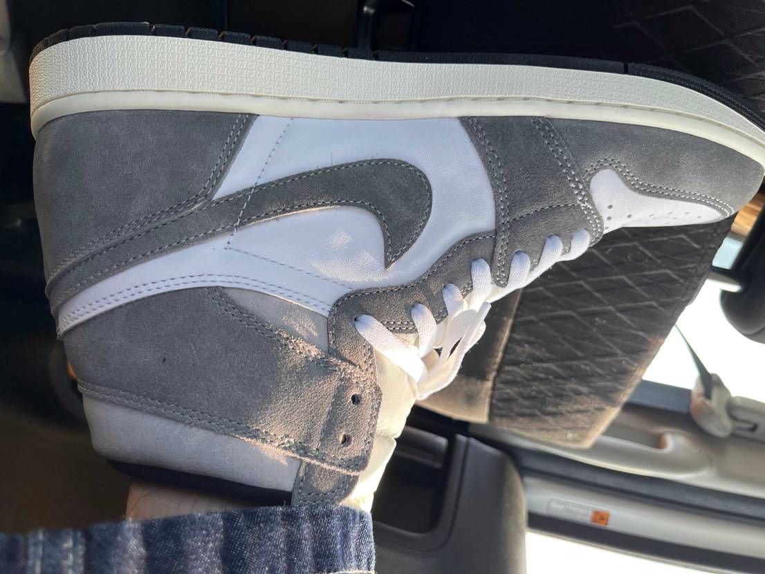 すごくカッコいいんだけどなぁ
AJ1やっぱり足が痛いんだよなぁ
でも大好きで