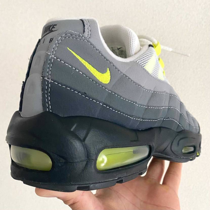 本日はAirMax 95/Neon Yellow (2020