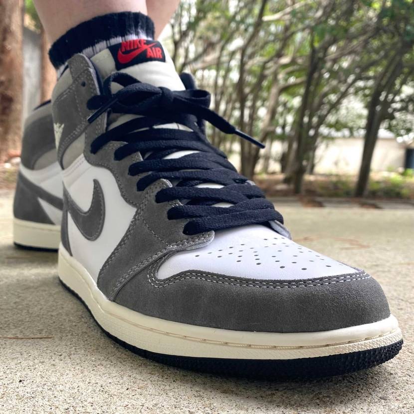 本日はAirJordan 1/Black and Smoke
