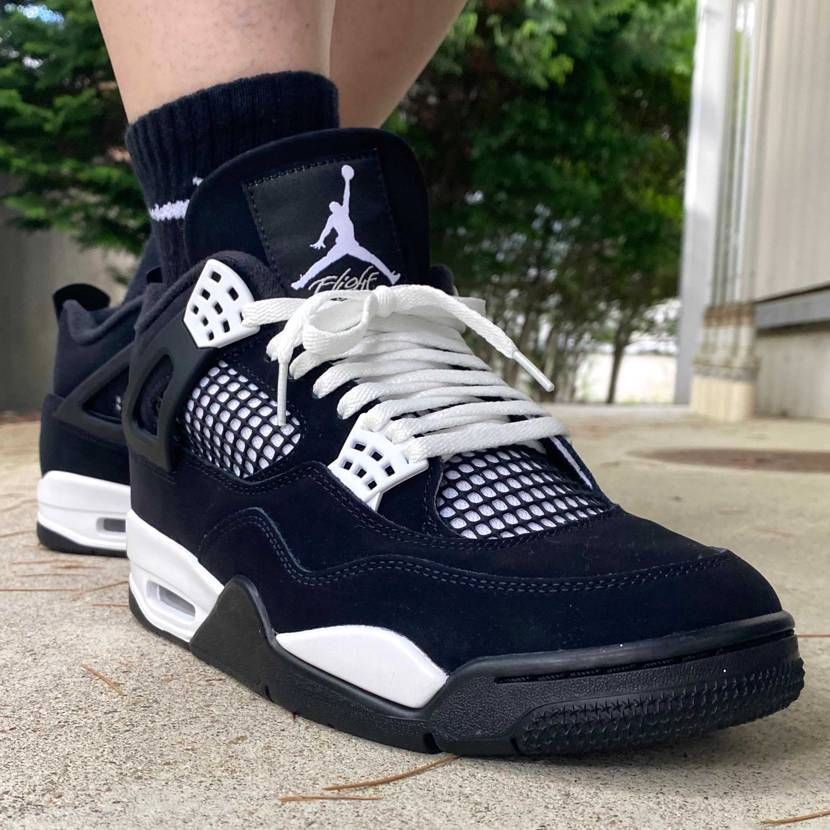 本日はAirJordan 4/White Thunderでお