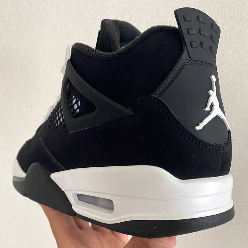 本日はAirJordan 4/White Thunderでお