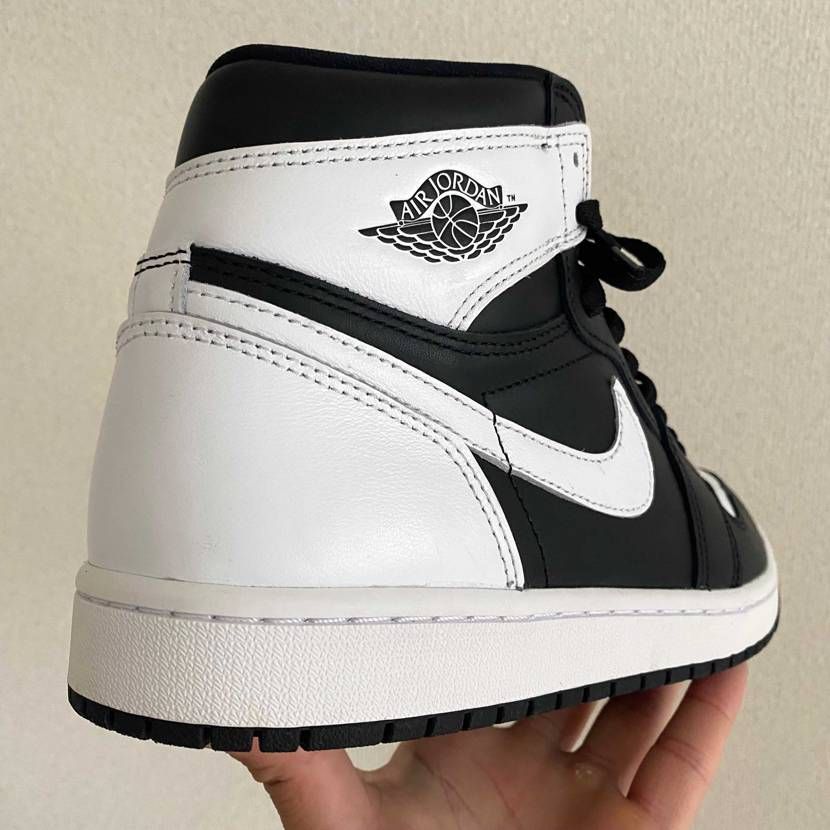 本日はAirJordan 1/Reverse Pandaでお