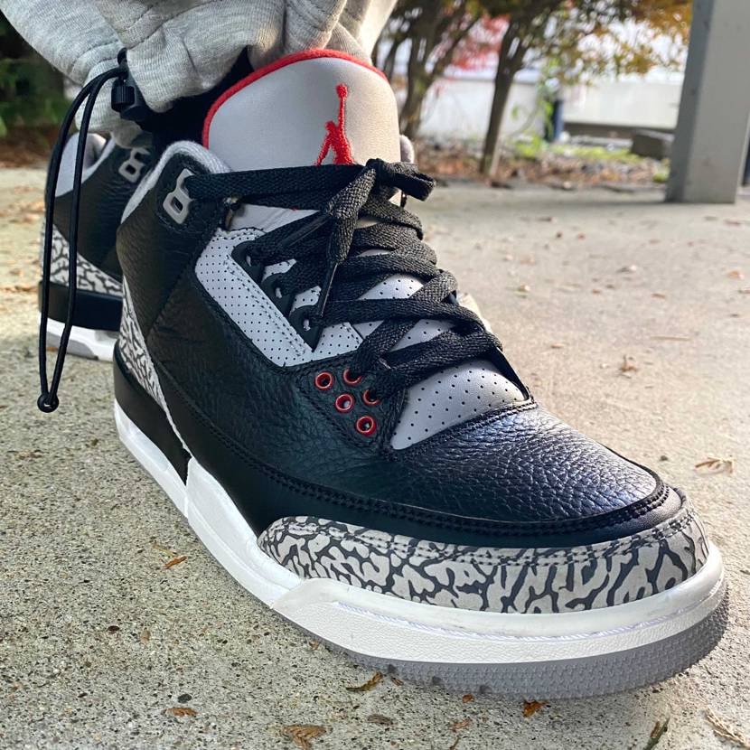 本日はAirJordan 3/Black Cementでお出