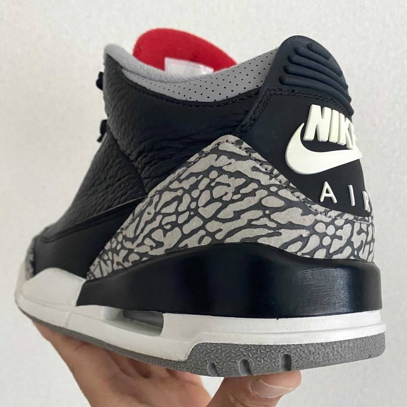 本日はAirJordan 3/Black Cementでお出