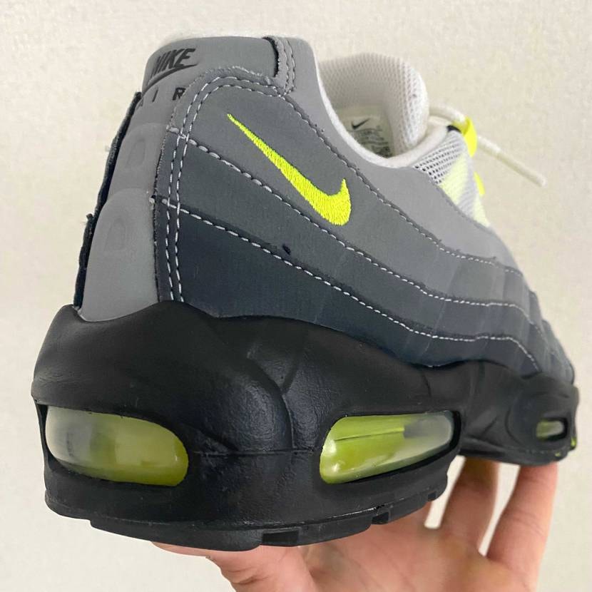 本日はAirMax 95/Neon Yellow (2020