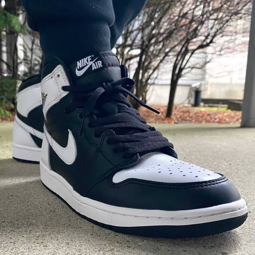 本日はAirJordan 1/Reverse Pandaでお