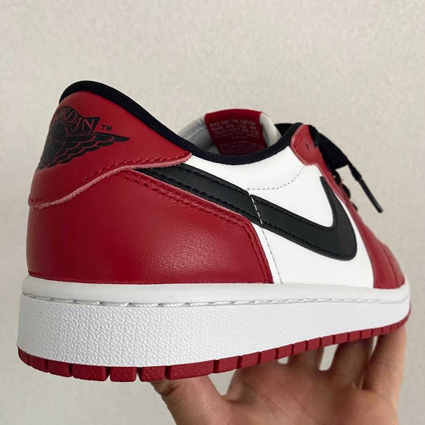 本日はAirJordan 1 Low/Chicago(202