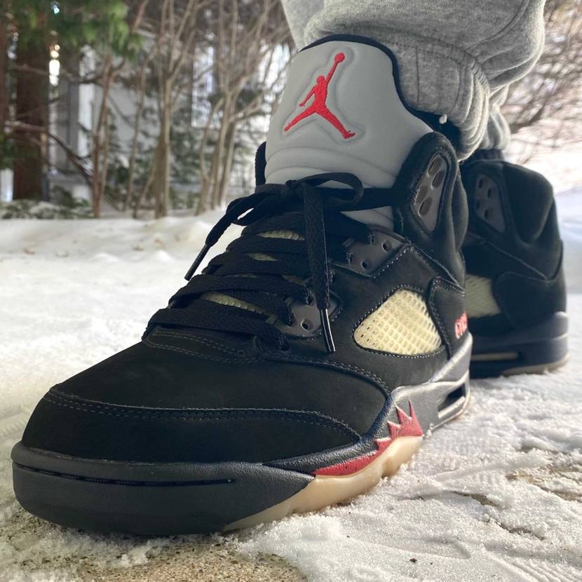 本日はWomen's AirJordan 5/GORE-TEX "Off-Noi