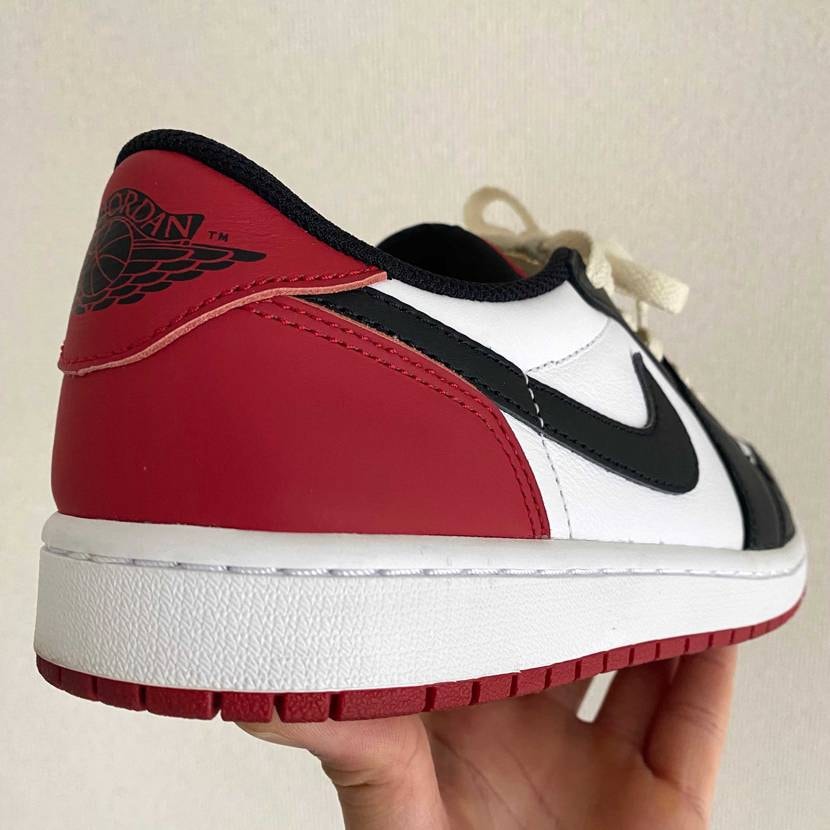 本日はAirJordan 1 Low/Black Toeでお