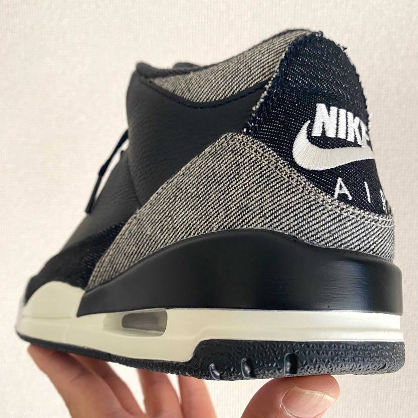 本日はLevi's × AirJordan 3/Black 