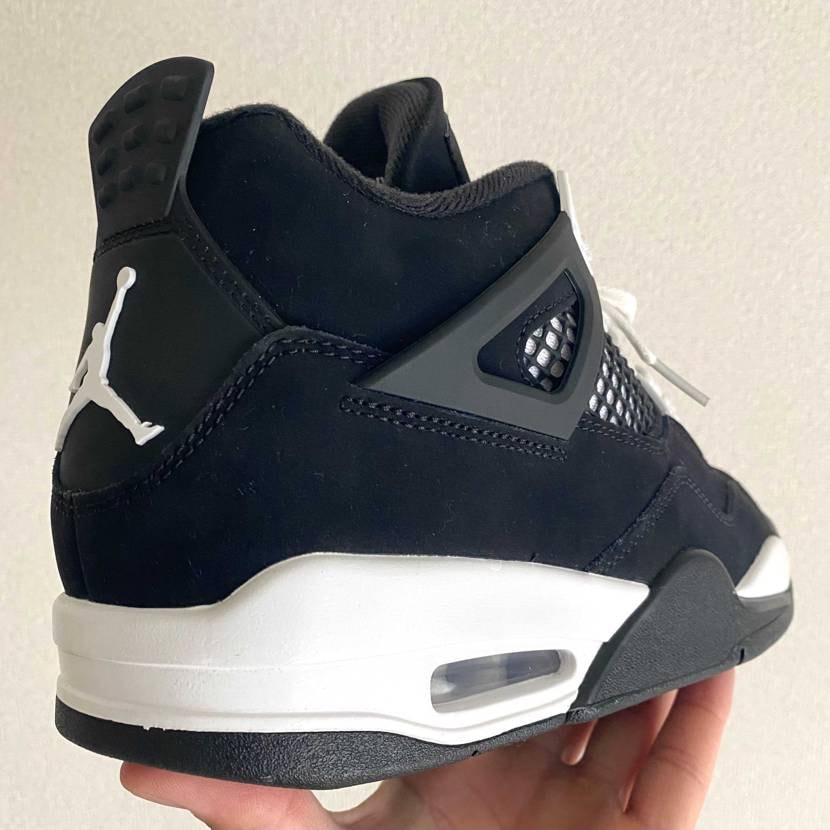 本日はAirJordan 4/White Thunderでお