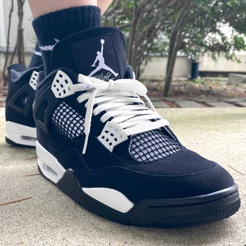 本日はAirJordan 4/White Thunderでお