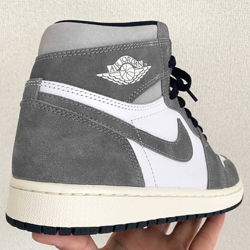 本日はAirJordan 1/Black and Smoke