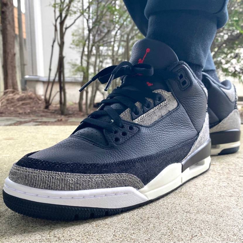 本日はLevi's × AirJordan 3/Black and Whiteで