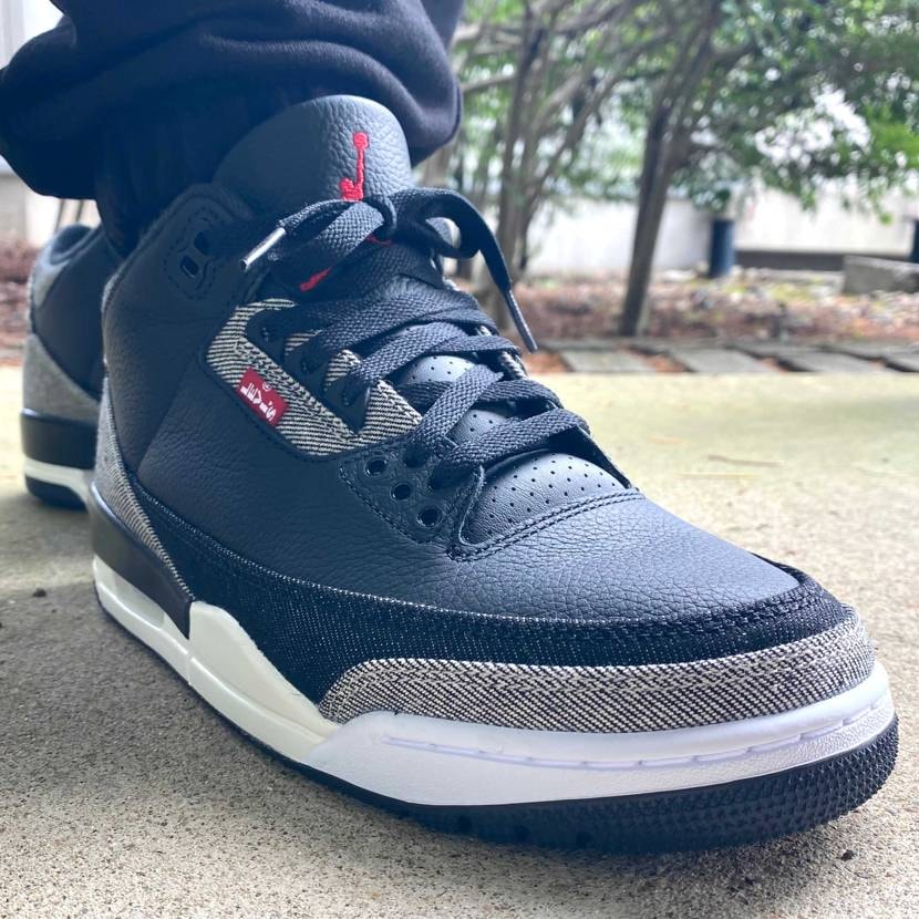 本日はLevi's × AirJordan 3/Black 