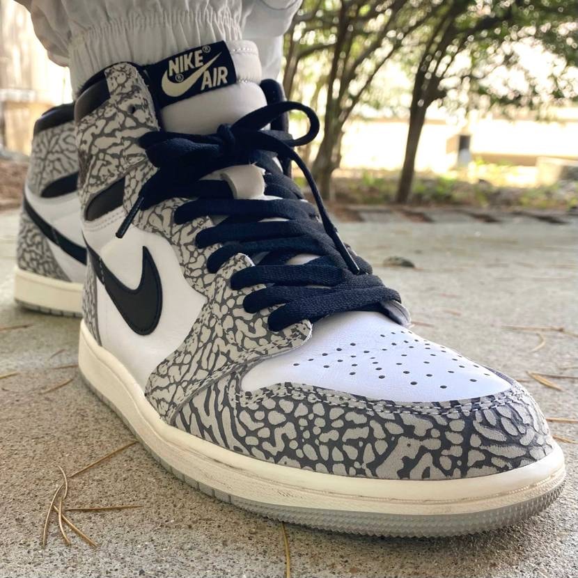 本日はAirJordan 1/White Cementでお出