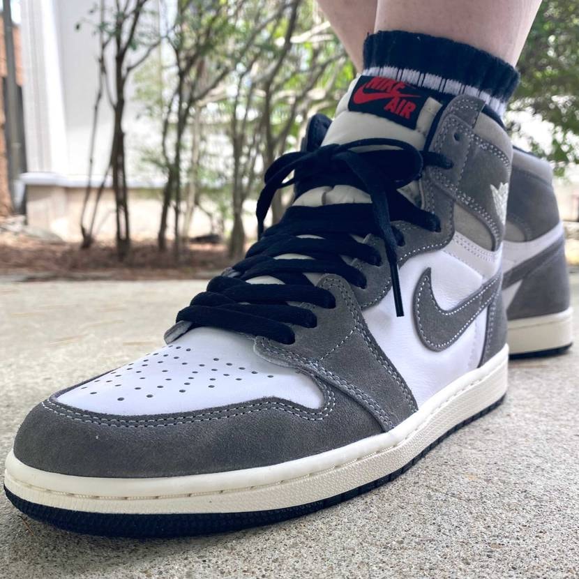 本日はAirJordan 1/Black and Smoke Greyでお出かけ