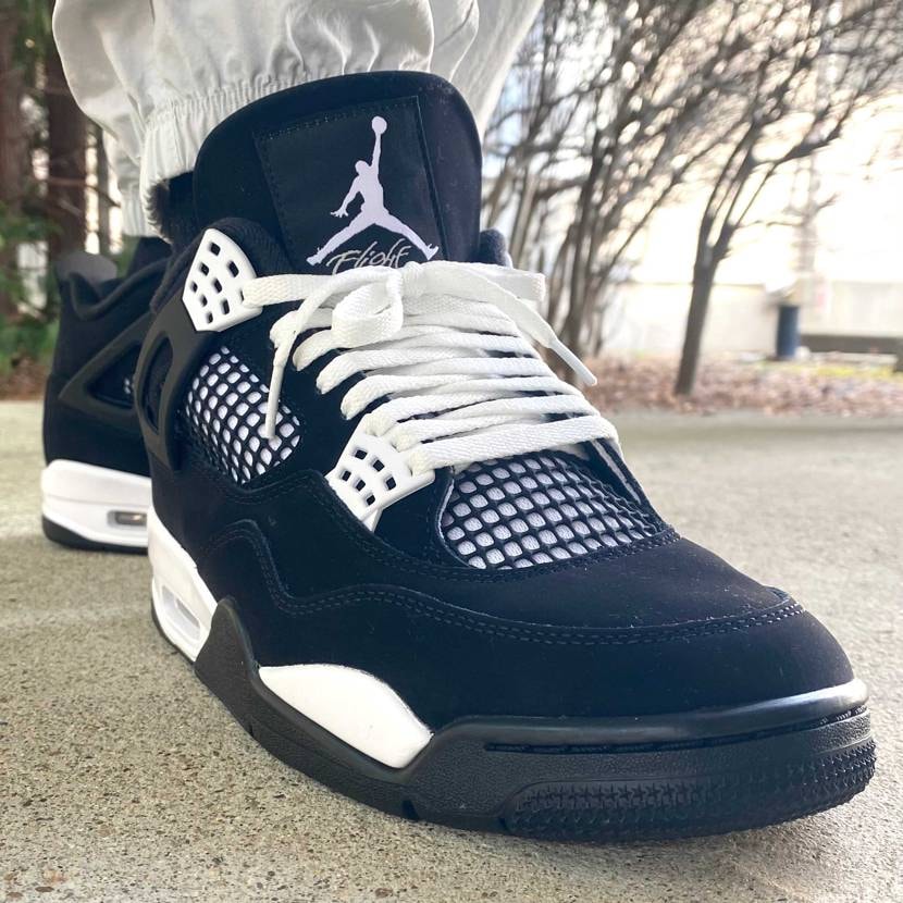 本日はAirJordan 4/White Thunderでお