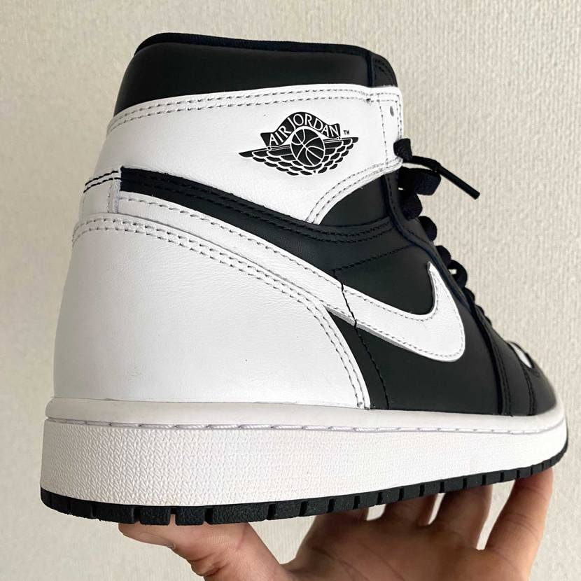 本日はAirJordan 1/Reverse Pandaでお