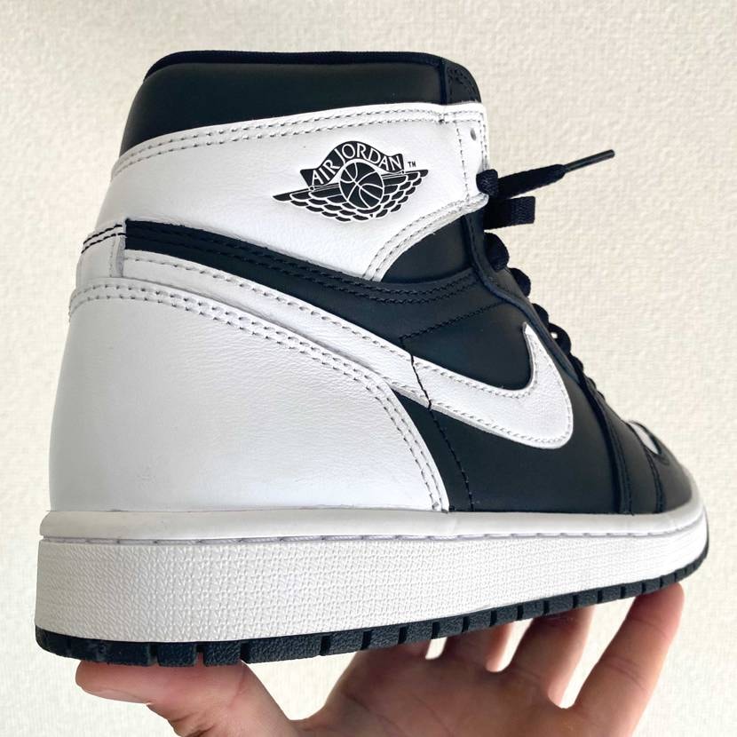 本日はAirJordan 1/Reverse Pandaでお