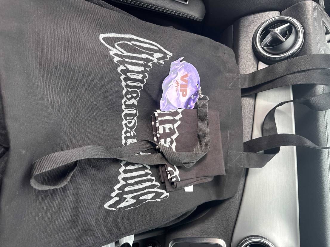 9万のプラチナムグッズこれ？喧嘩なるで。