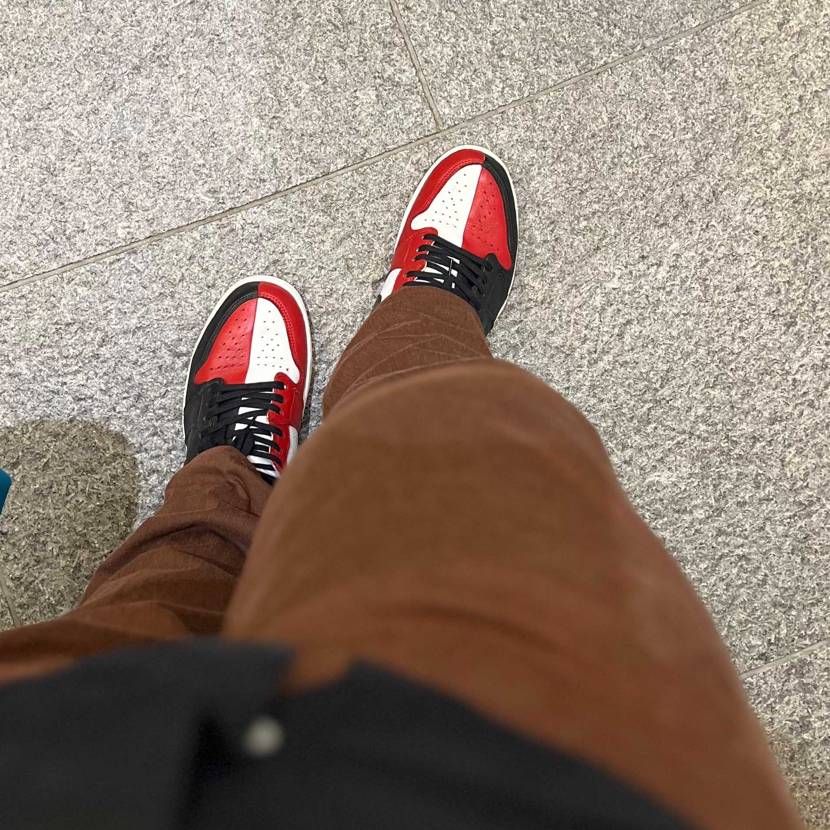 今日はオマージュ履いてお出かけ
独特な配色のスニーカー良きです👟