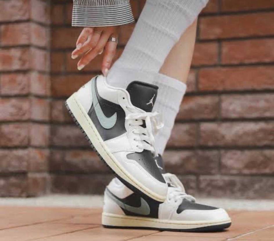 個人的にtravis似ているカラーのローカット4足