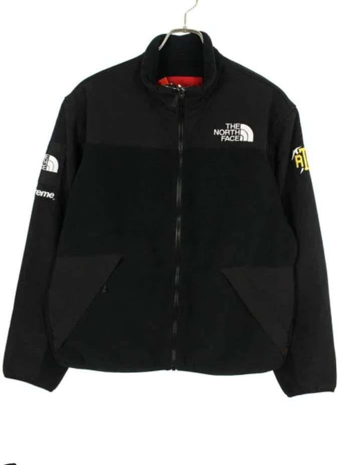 supremeとNORTHFaceのコラボアイテムって悪目立ちしてるやつ（自由の
