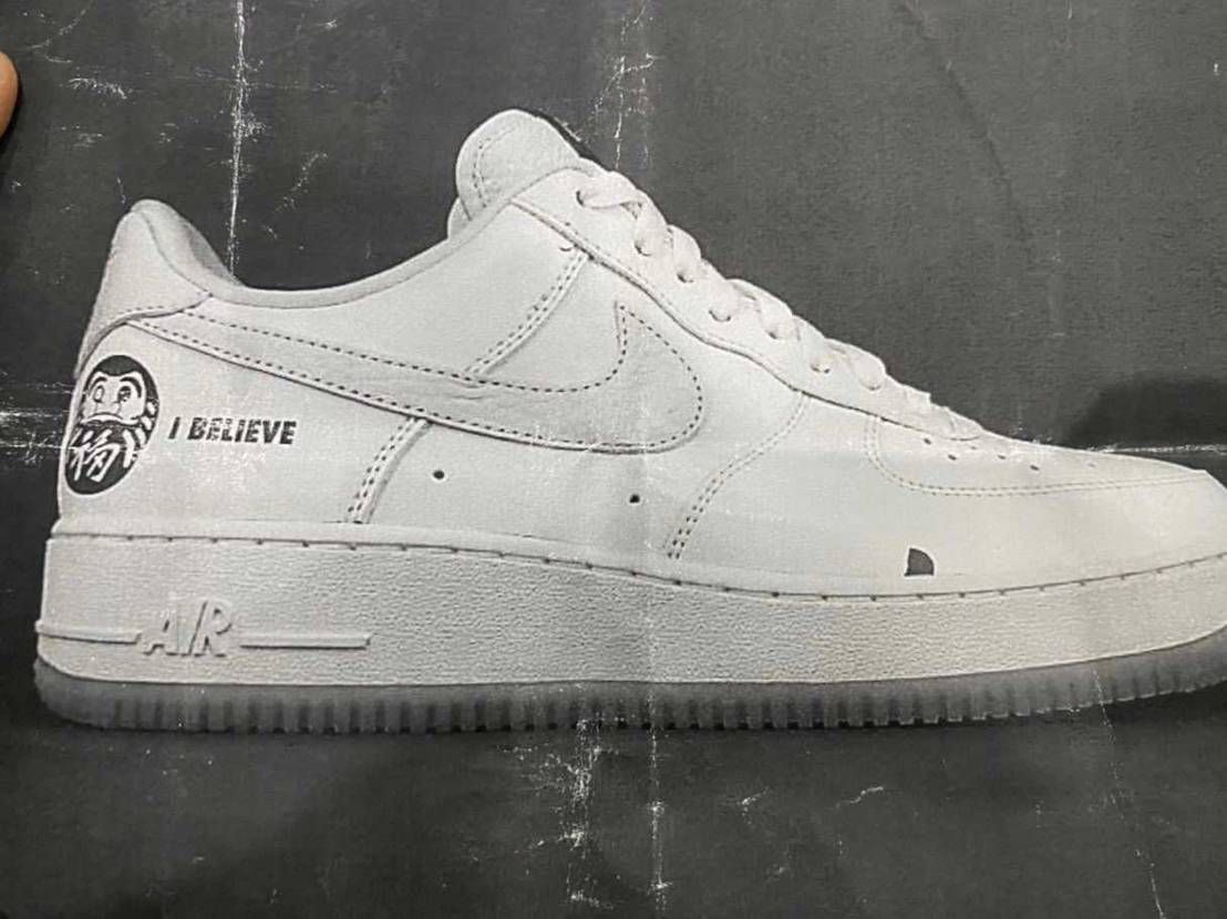 このスニーカーの名前を知っている方が居ますか？