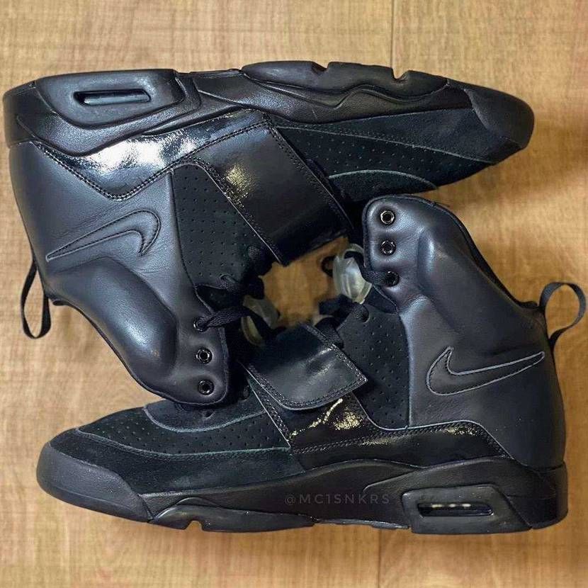 AIR YEEZYくっそかっけぇじゃん