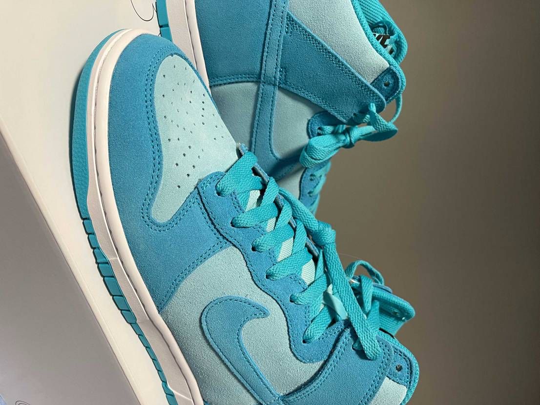 バイユー投稿失礼します。ターコイズブルーとコパのオールスエード。イメージより色薄