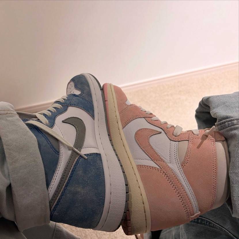 💙👟🩷👟