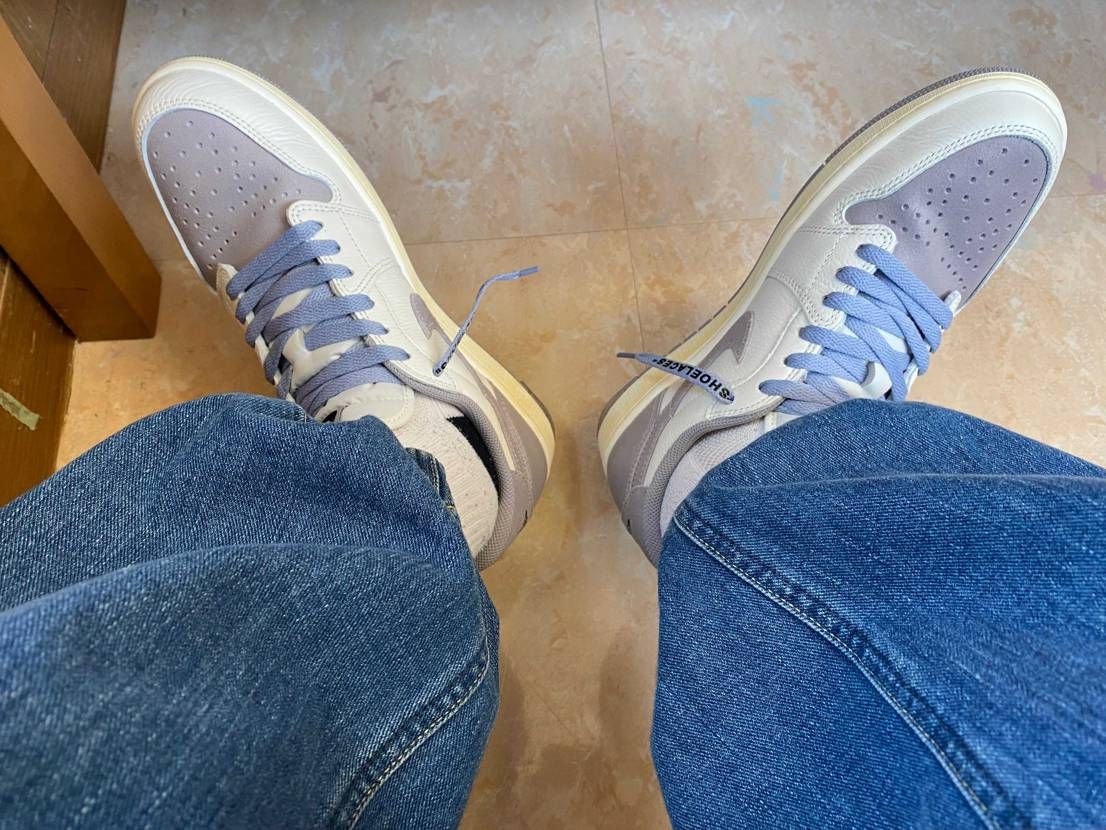 本日は先日のNIKEのセールで手に入れたAJ1ローOG"アトモスフィアグレー"に