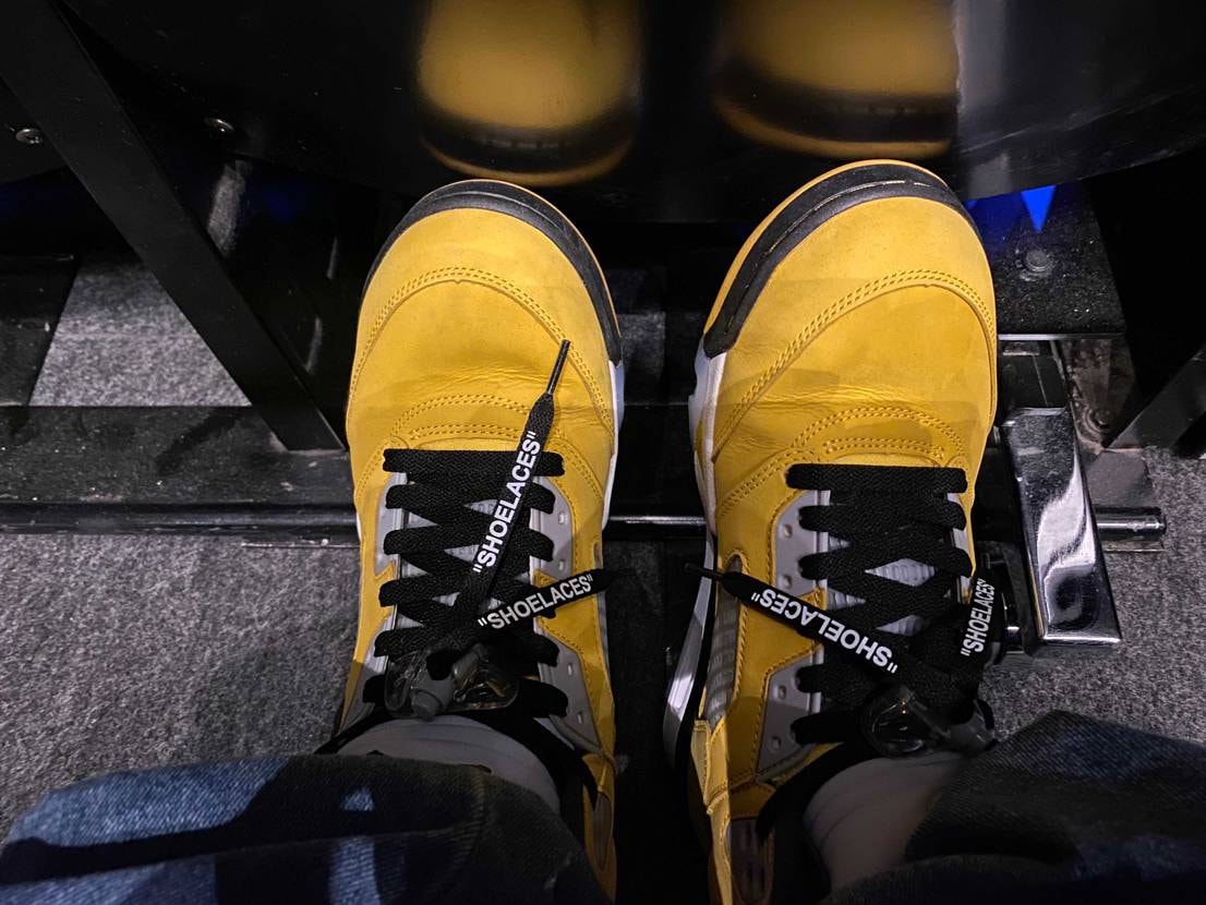 今日はいつも観に行ってる舞台をAJ5Tokyo23を履いてマチソワ観劇です😊
