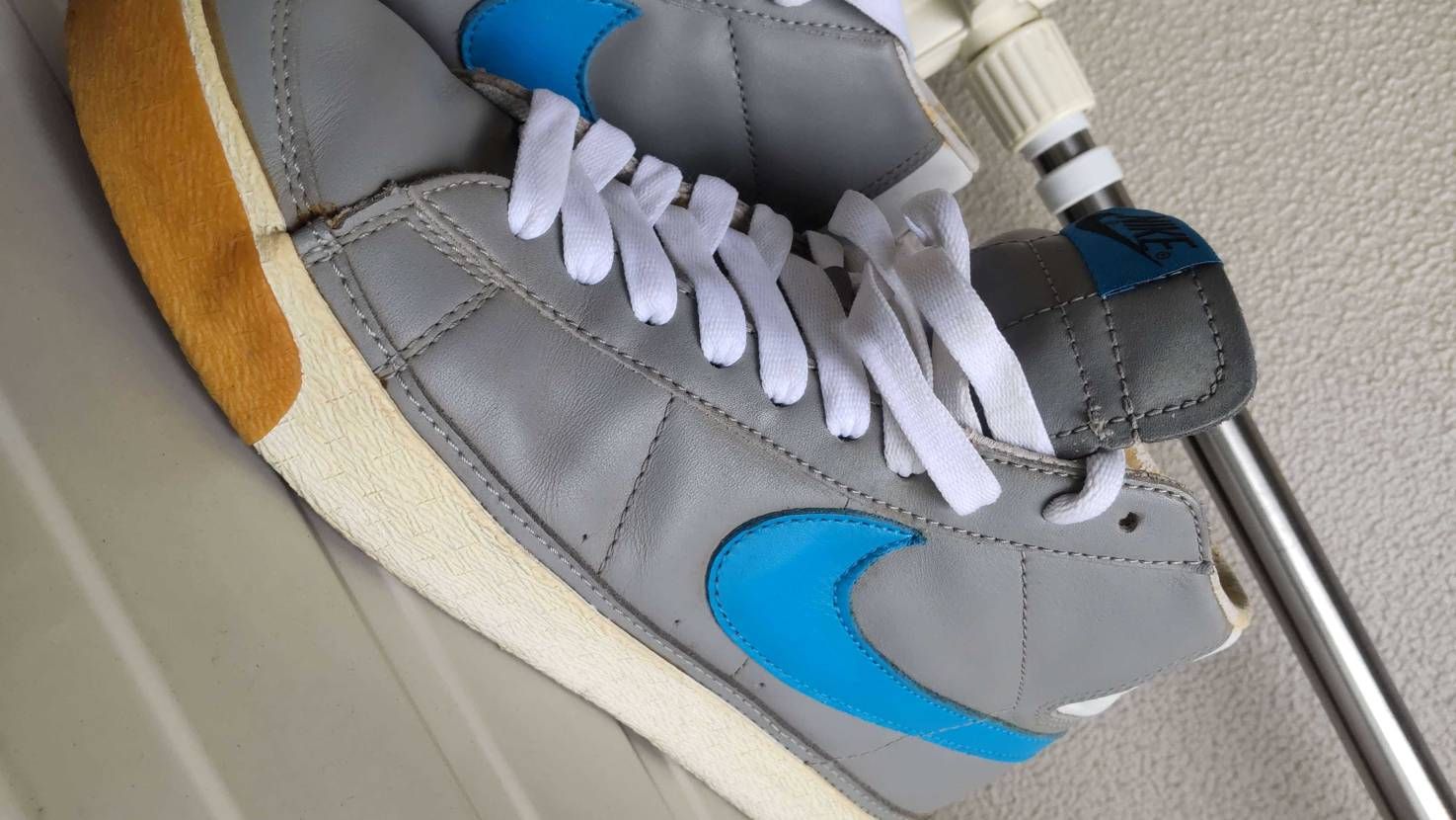 買ってから約12〜3年経ってるブレザーです。
計3回ほどしか履いてなく、久々に履