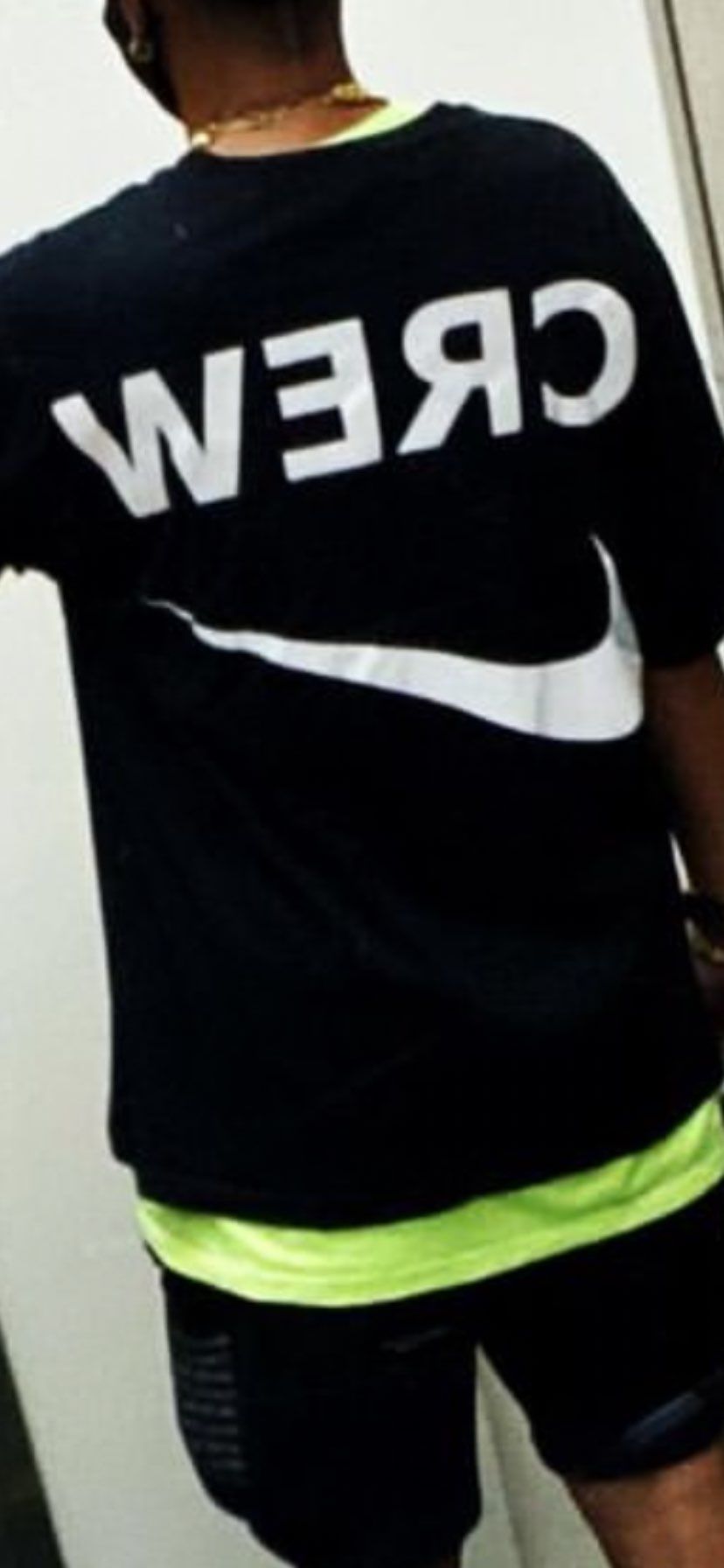 誰か親切なかた
これどこで、かえますか？