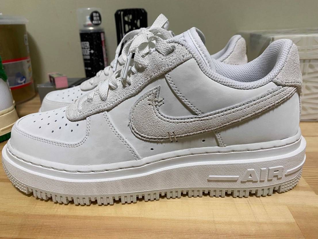 NIKEさんより到着
こういう皮質？好きだなー
重いけど程よい厚底感もあって