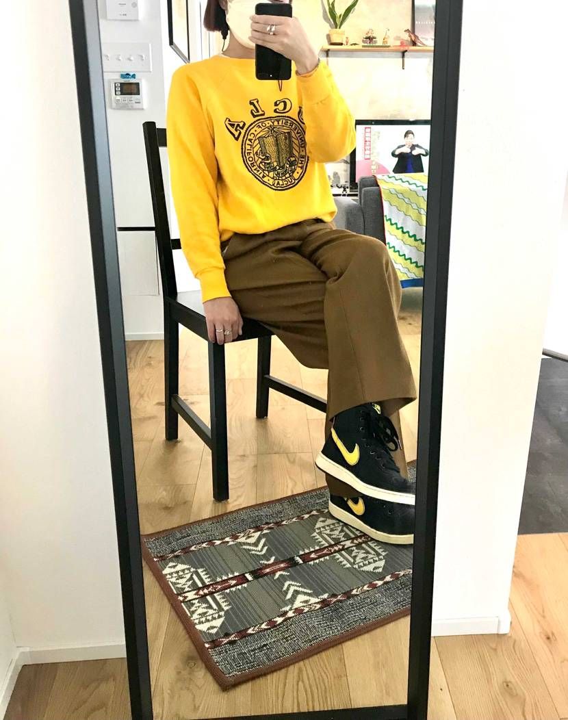 今日はブラウンのスラックスです。
💛🤎🖤