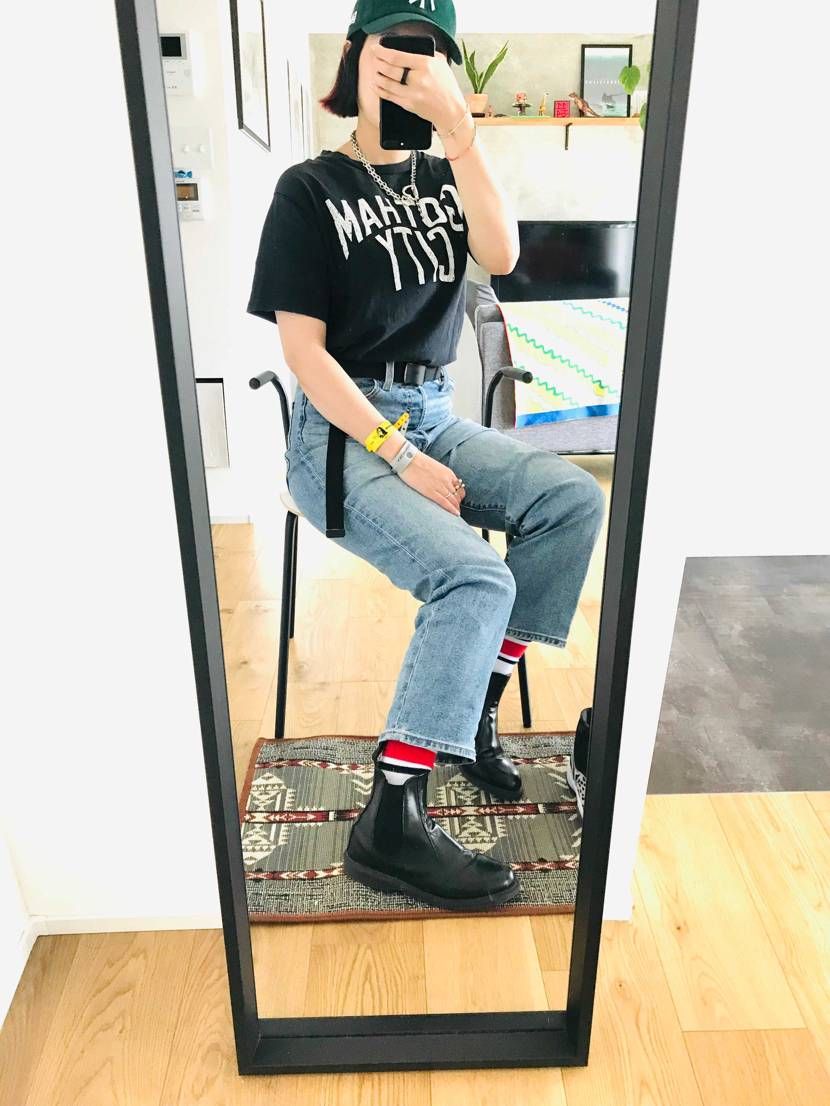 やっぱりTシャツデニム1番落ち着くっす。
マーチンと迷って