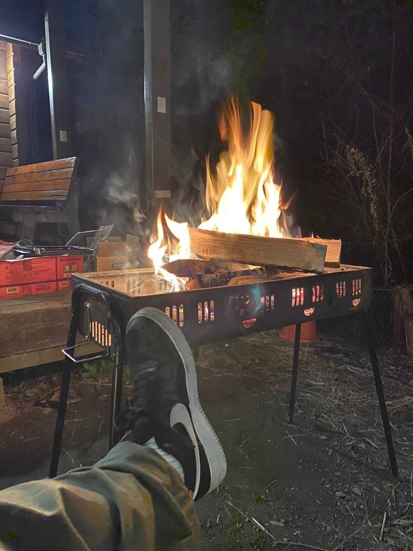 焚き火with Force One
キャンプはボロボロのスニーカーが丁度いいっ