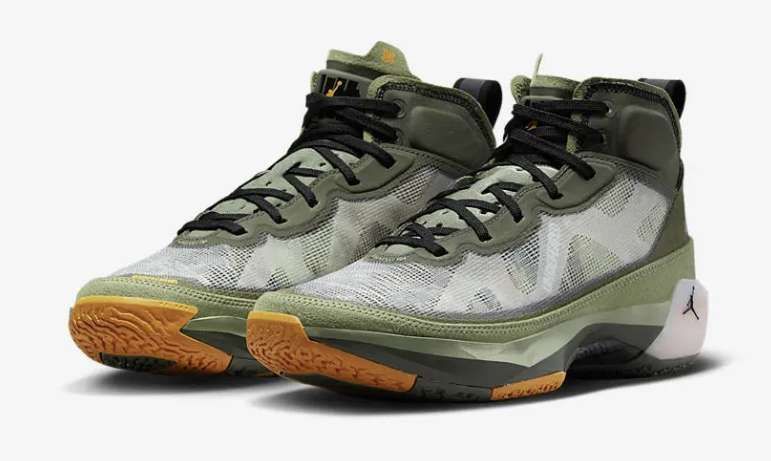 アンディｘAJ37
AJ1HIGH OG "TrueBlue"

どっちも