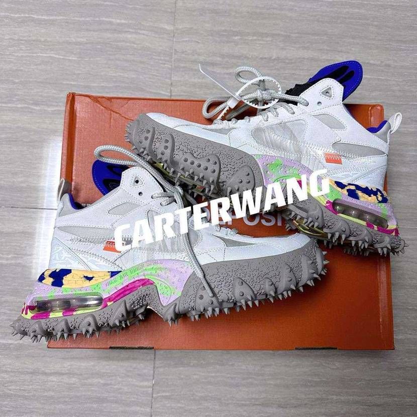 OFF-WHITE x NIKE AIR TERRA FORMA
サンプルとの