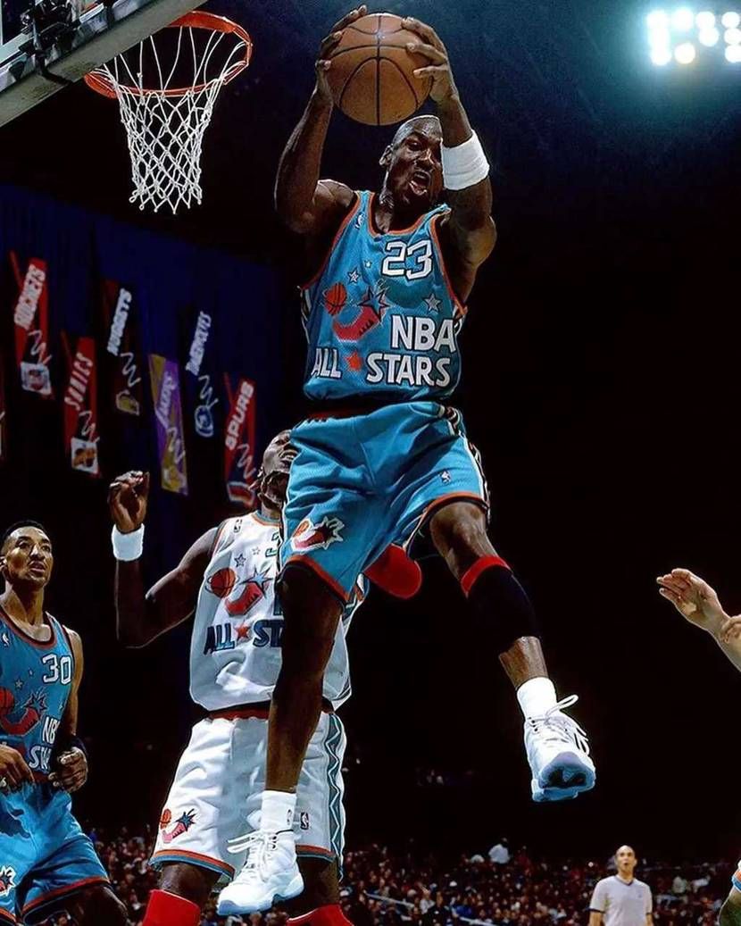 20数年前これ買ったんだけど何回も履かないうちにパクられ靴下で帰ったあの日…😢思