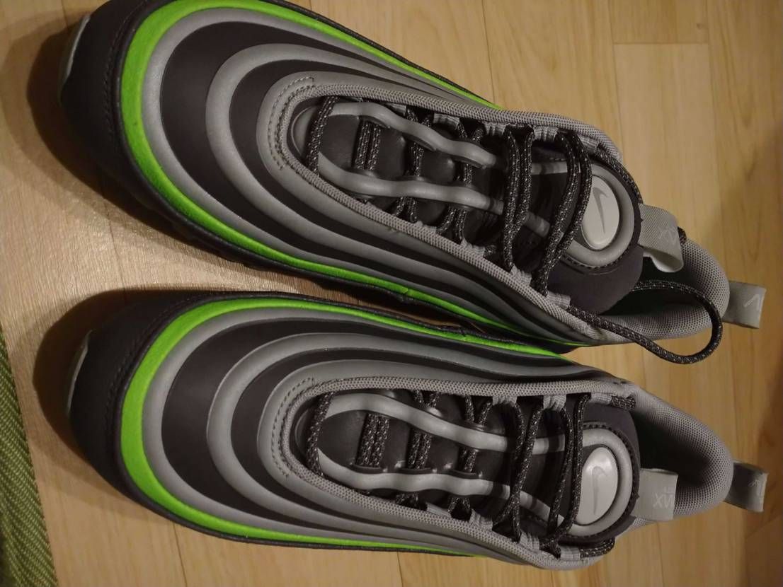 エアマックス97
格好良い✨
エアマックスってやっぱりこの色のイメージ
イモムシ