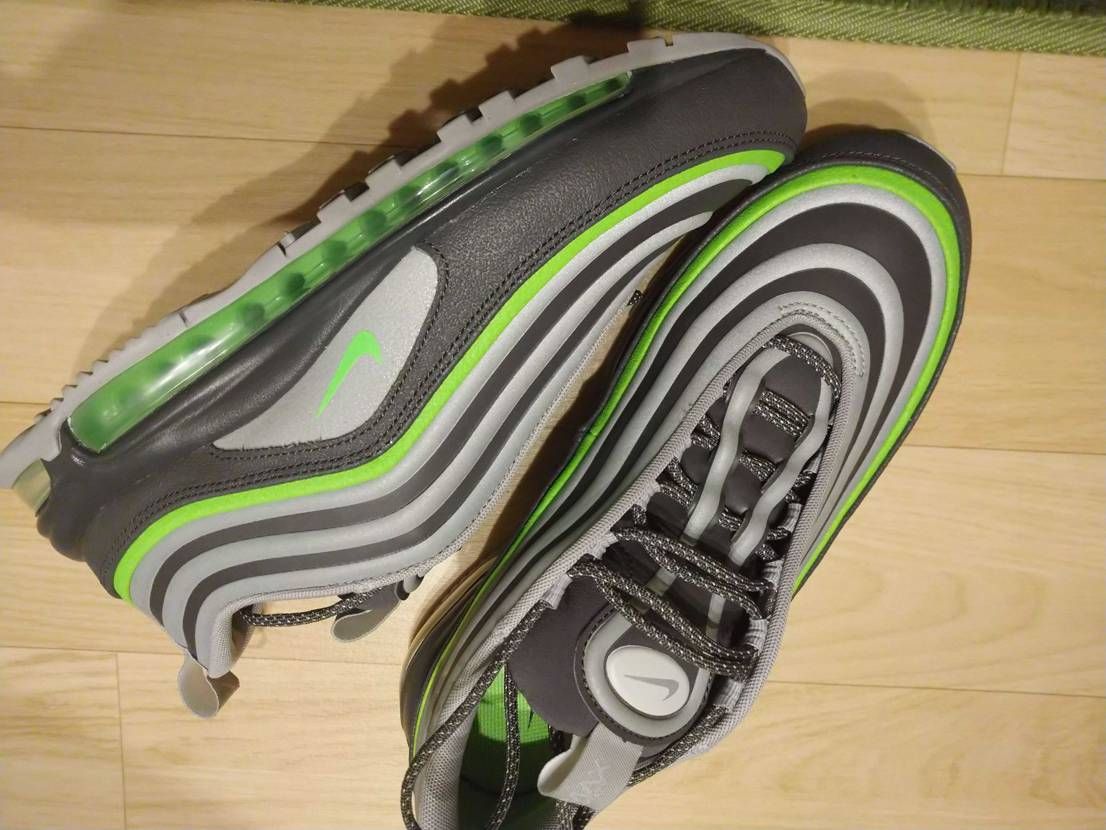 エアマックス97
格好良い✨
エアマックスってやっぱりこの色