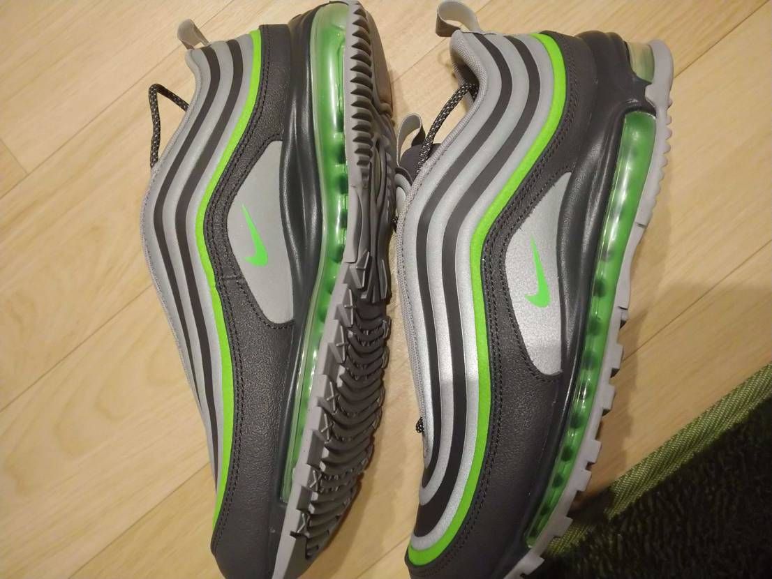 エアマックス97
格好良い✨
エアマックスってやっぱりこの色