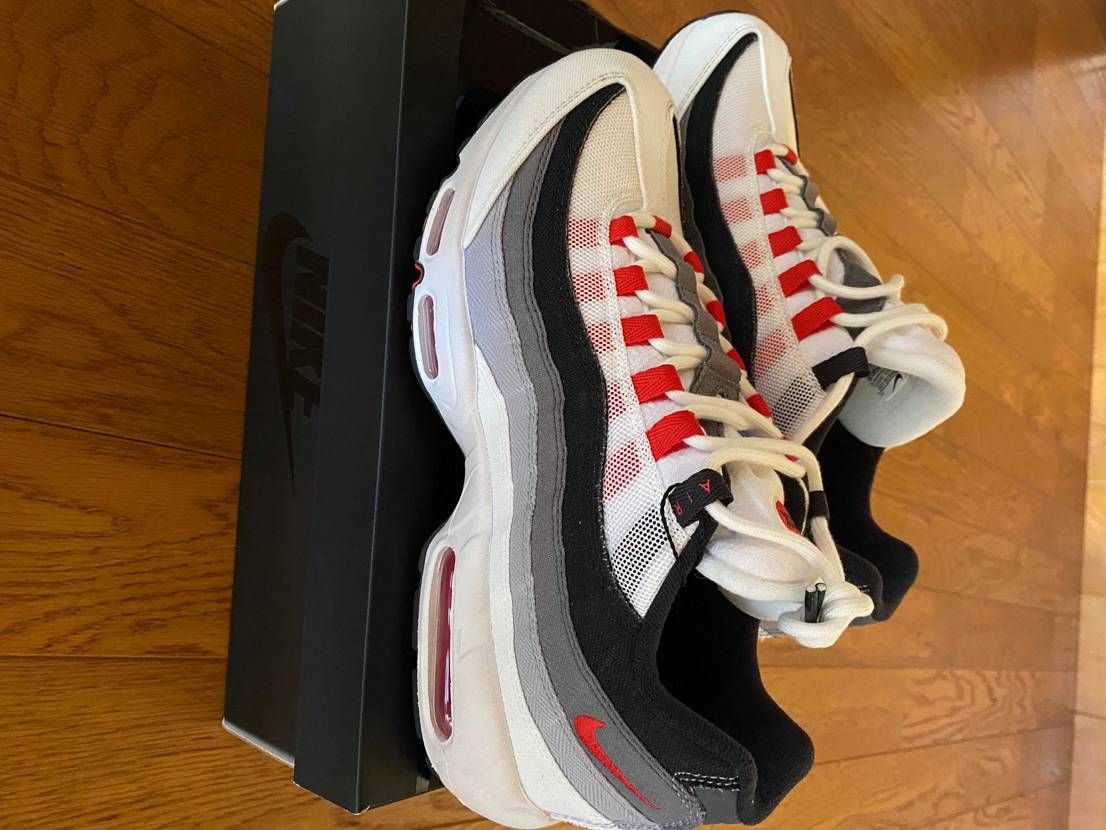 本日届きました！
小さいと報告有りましたがエアジョーダンを28で履いてるならエ