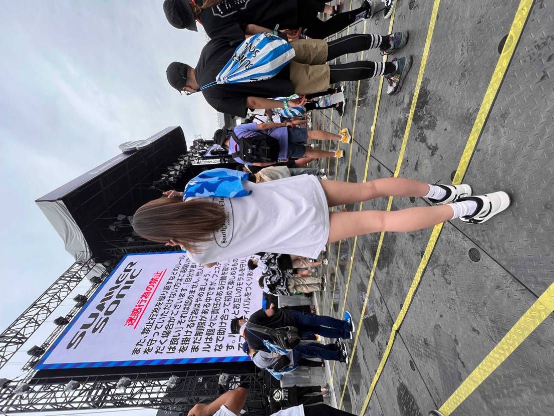黒白はどんな服にも合わせやすいから
オメガはすごい履きやすい一足😎!