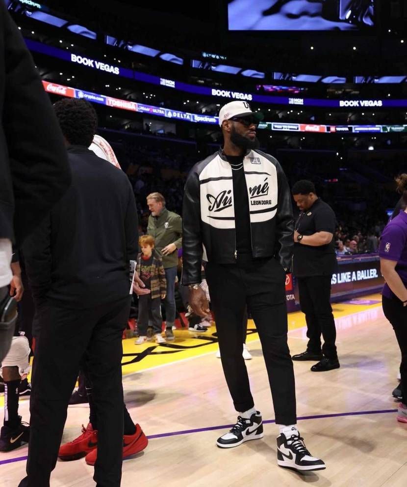 aimeのこのジャケット(完売)メチャクチャかっこいいけど
レブロン位じゃない