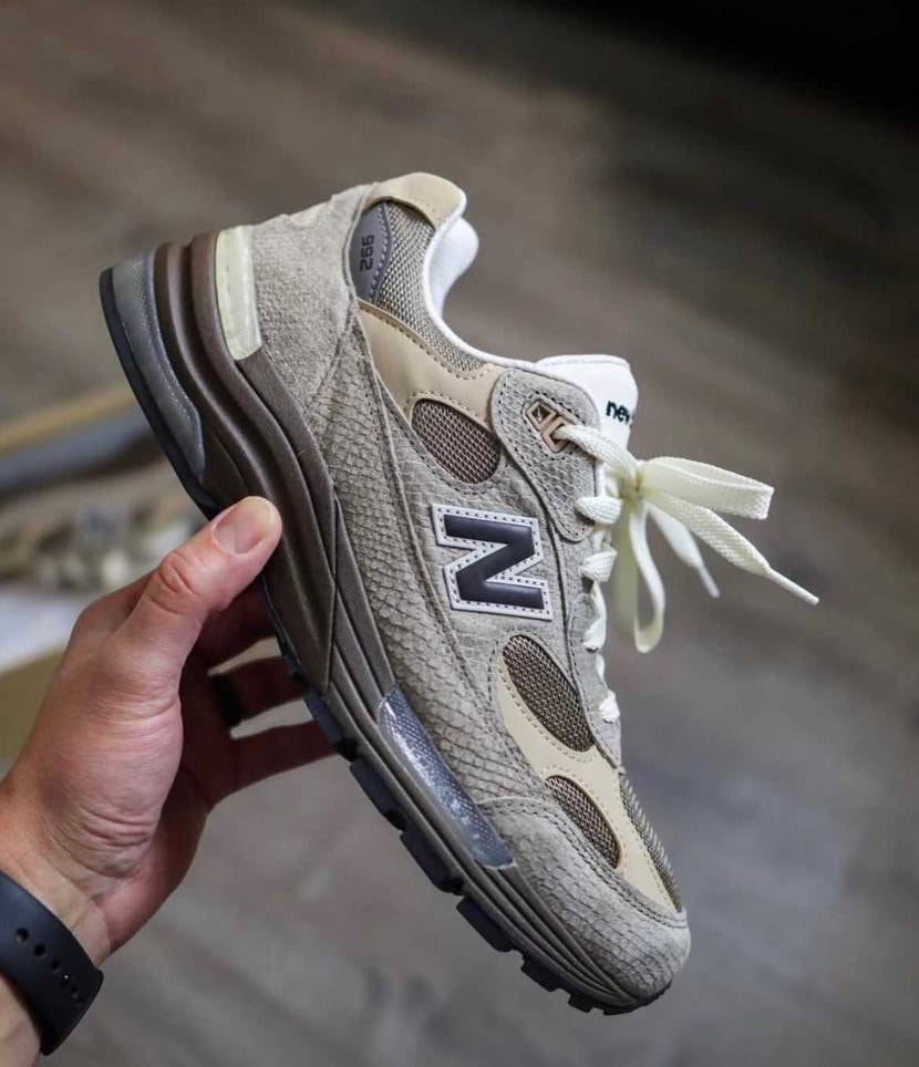 もうすぐ発売？のU992SG
これは実物メチャクチャ良さそうですね。